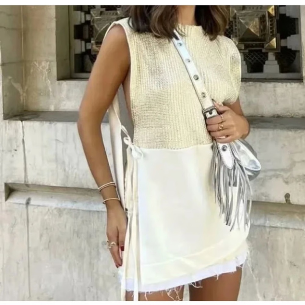 Zara Cream and White Sleeveless Knit Top
